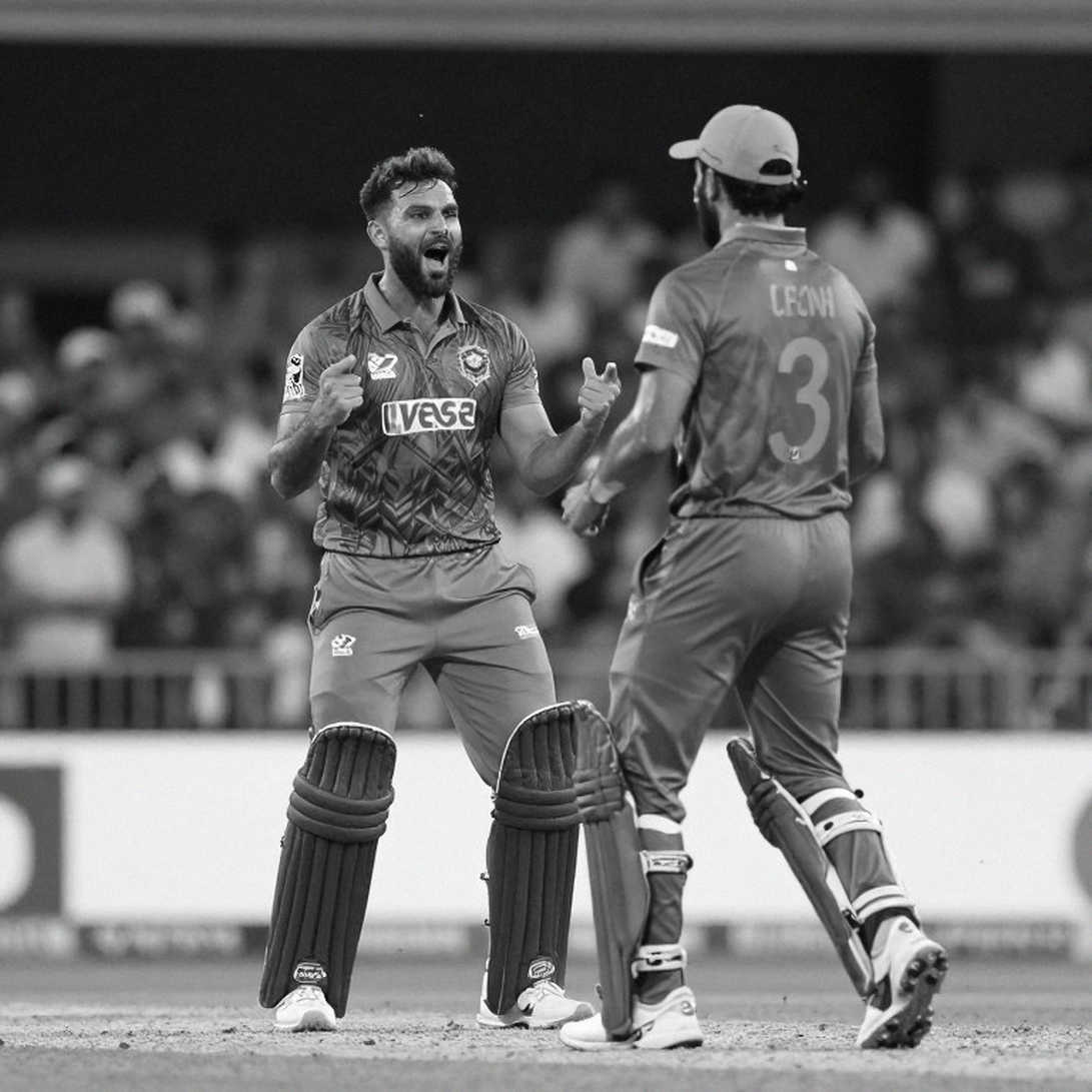 লাহোরের এক উইকেট: ৮৮ রানের শেষ জুটি যেভাবে ইংল্যান্ডের ২০ মিনিটের ভুলকে ঢেকে দিল