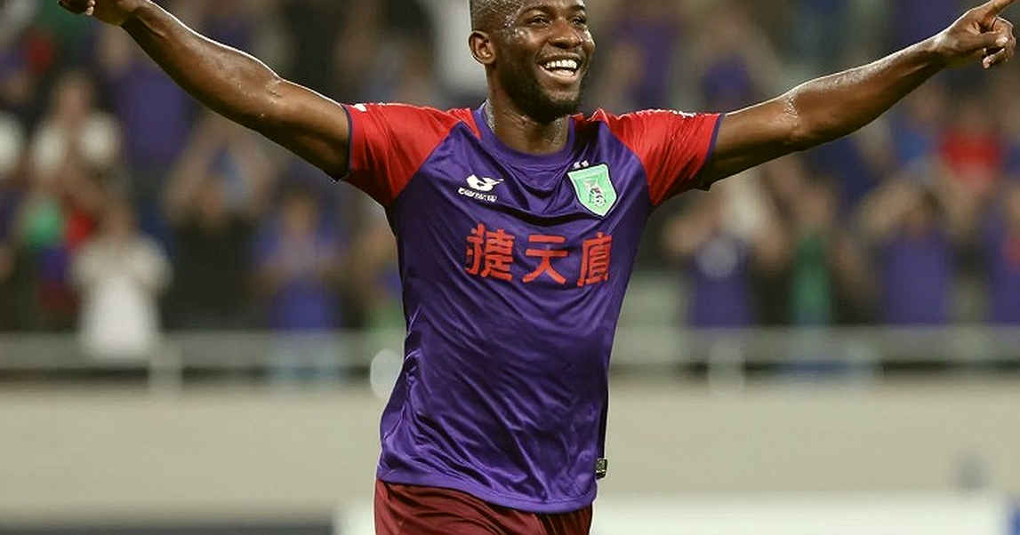 খালি গ্যালারির আর্কাইভ: যখন স্টেডিয়াম নীরব হয়ে কান্নার ভাষা শেখে